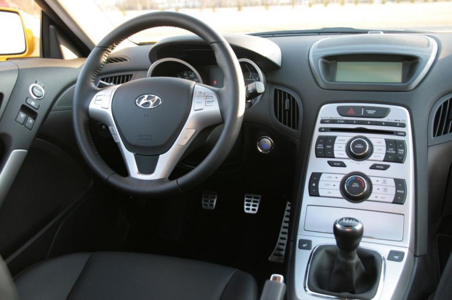  Hyundai Genesis Coupe 3.8 Track 2009 года  (фото 15 из 28)